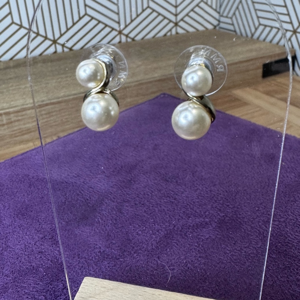 Elegant Pearl and Gold Toned Earrings